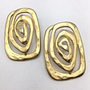 Vtg Signed TAT Matte Gold Tone Hammered Swirls Earrings Brutalist Statement 80s